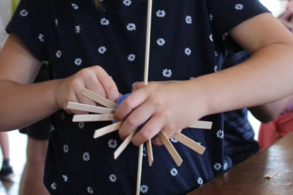 Atelier fabrication d'un moulin à eau entre parents et enfants - Chantilly Senlis Fun