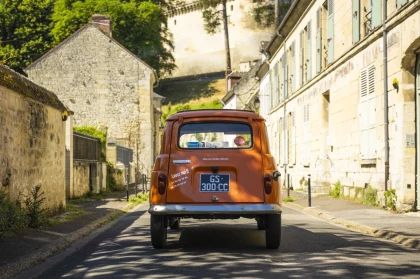 circuits touristiques (journée) à bord de Renault 4L  - Chantilly Senlis Fun