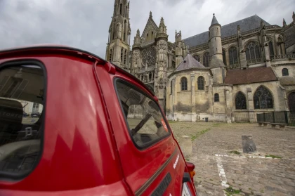 circuits touristiques (journée) à bord de Renault 4L  - Chantilly Senlis Fun